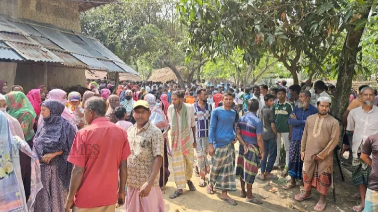 নওগাঁয় একই পরিবারের চারজনকে হত্যার ঘটনায় চাঞ্চল্য