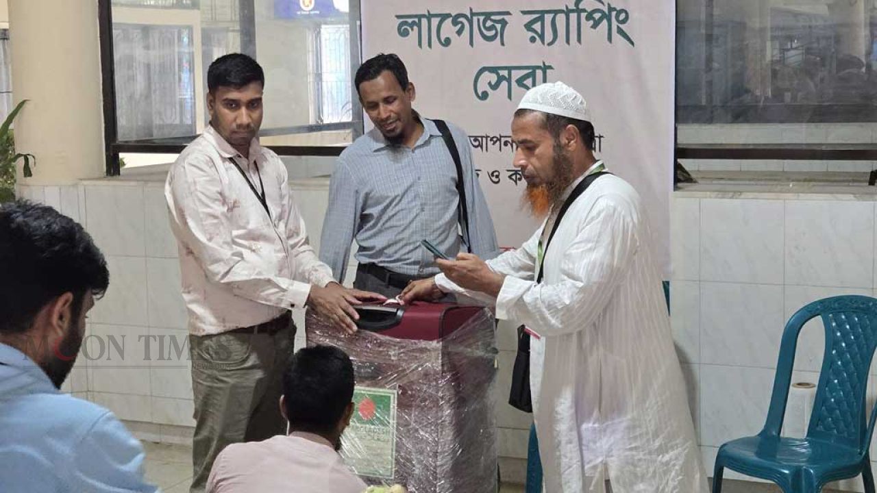 হজক্যাম্পে ধর্ম মন্ত্রণালয়ের ‘লাগেজ র‌্যাপিং সেবা’