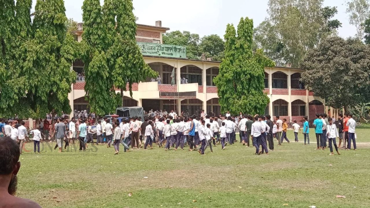 নরসিংদীর শিবপুরে উপজেলা নির্বাহী অফিসার এর আশ্বাসে শিক্ষার্থীরা শান্ত হলেন।