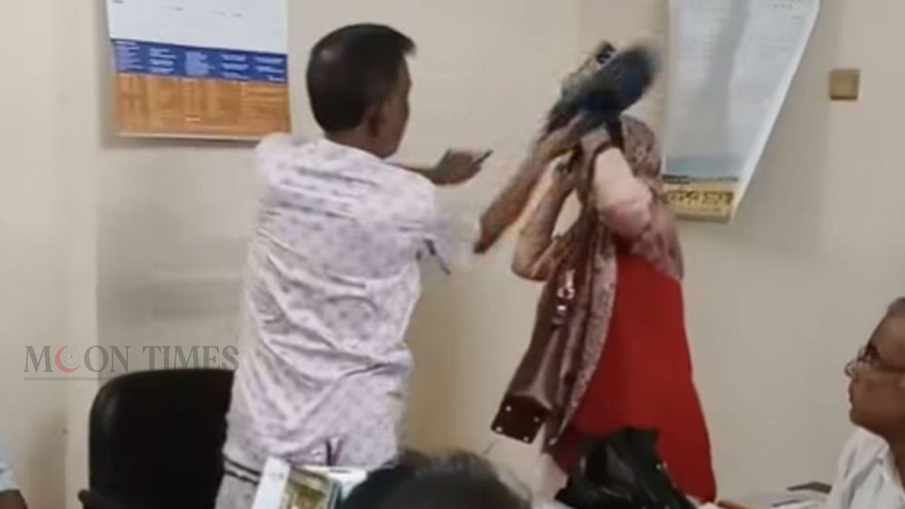 দুর্গাপুরে কলেজে হামলা-ভাঙচুর, শিক্ষিকা লাঞ্ছনার অভিযোগ 