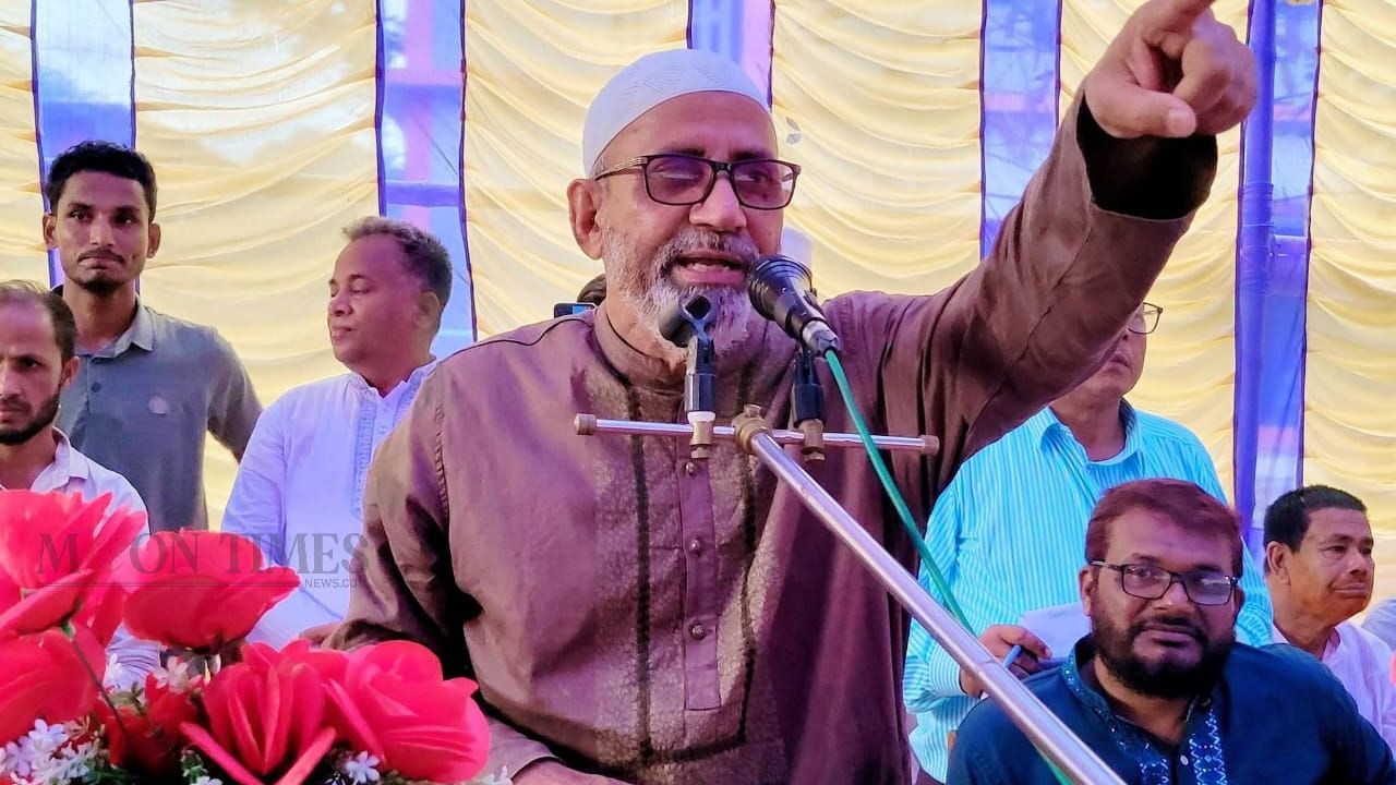 তেল মজুতকারীদের বিরুদ্ধে কঠোর অবস্থান আখতারুজ্জামান মিয়ার