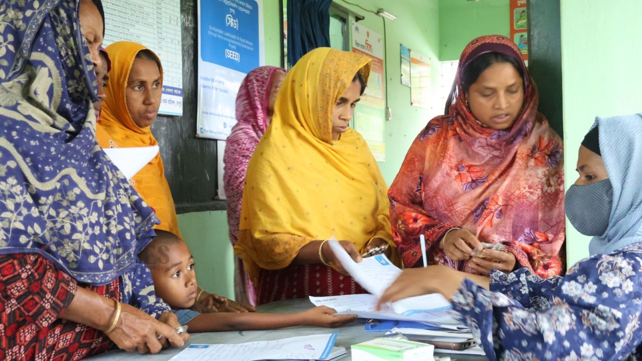 কাউনিয়ায় ও পীরগাছা  প্রান্তিক নারীদের জন্য ফ্রি হেলথ ক্যাম্প অনুষ্ঠিত