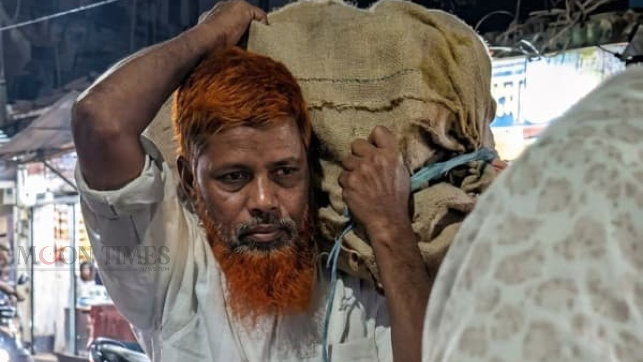 নরসিংদীতে রাস্তায় মিলল এসএসসি পরীক্ষার ২৬৮টি খাতা!