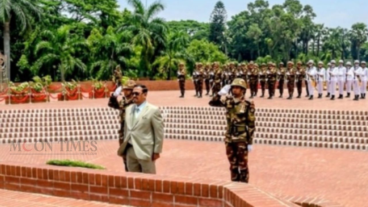 জাতীয় স্মৃতিসৌধে ভারপ্রাপ্ত রাষ্ট্রপতি হাফিজ উদ্দিন আহমদের শ্রদ্ধা   