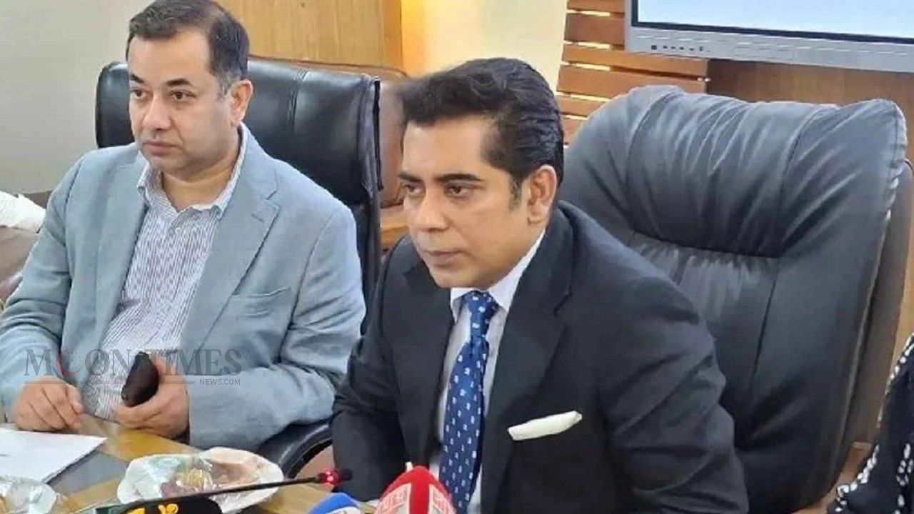 নিয়ন্ত্রণ নয়, নিয়ন্ত্রক হিসেবে কাজ করবে তথ্য মন্ত্রণালয়: পার্থ