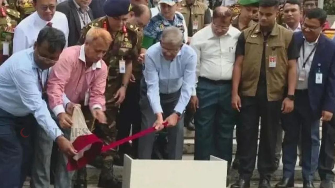 বঙ্গভবনের সিংহ পুকুরে মাছের পোনা অবমুক্ত করলেন রাষ্ট্রপতি