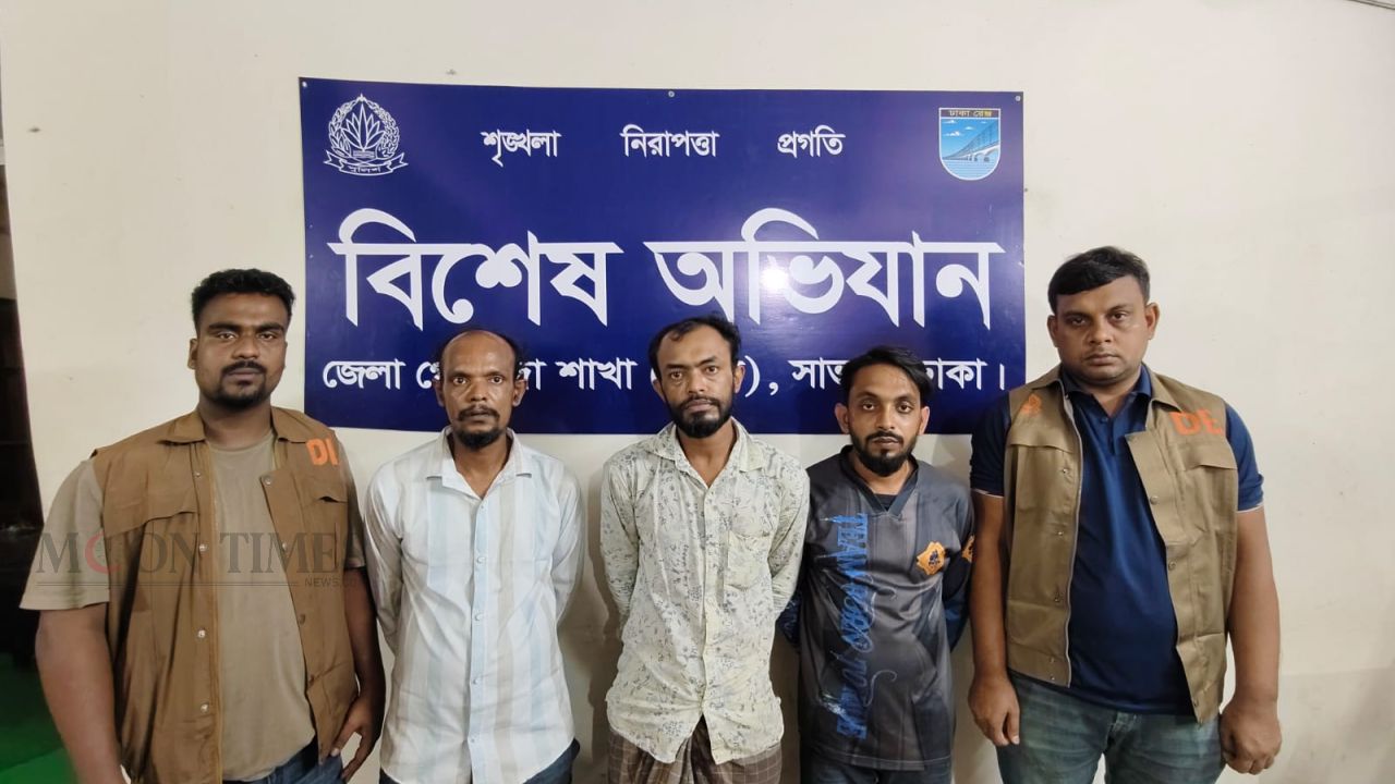 সাভারে পেশাদার চোর চক্রের ৩ সদস্যকে গ্রেপ্তার করেছে ডিবি 
