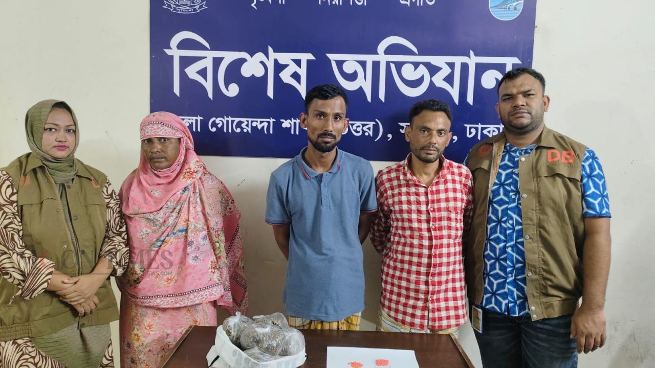 সাভারে এক নারীসহ ৩ মাদক ব্যবসায়ীকে গ্রেফতার করেছে ডিবি 